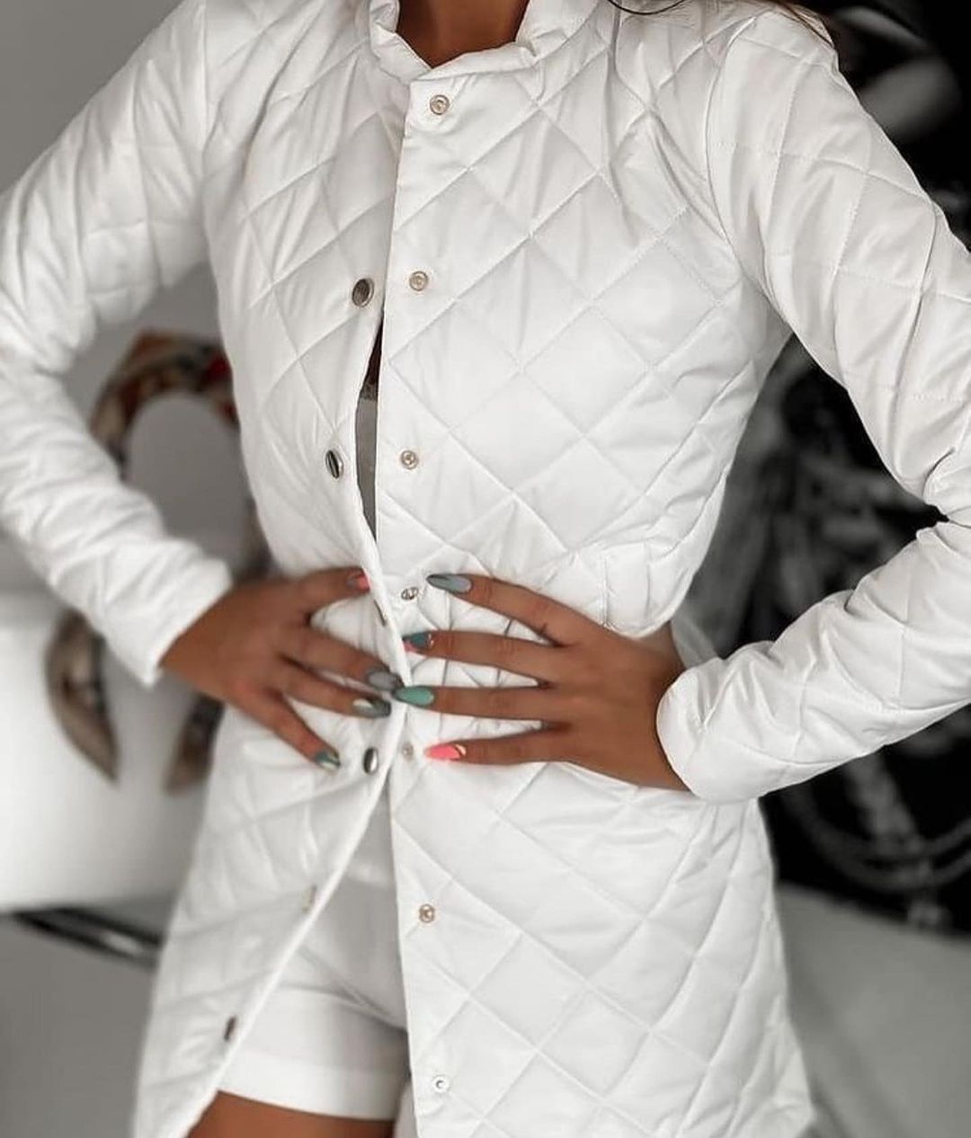 Белая стеганая куртка женская 2023