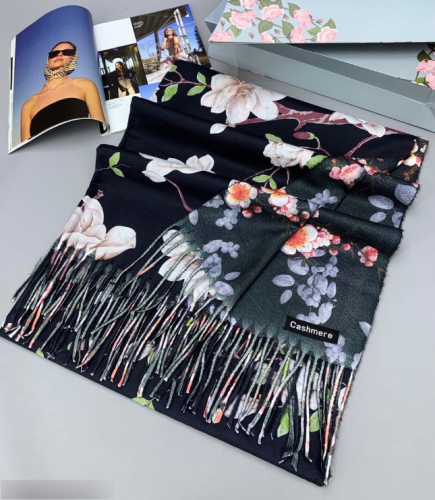 Палантин женский с цветочным рисунком (180*80 см.) арт. 1333692 Палантин женский с цветочным рисунком (180*80 см.) арт. 1333692