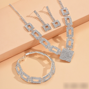 Набор женский: колье, серьги и браслет арт. 1539332