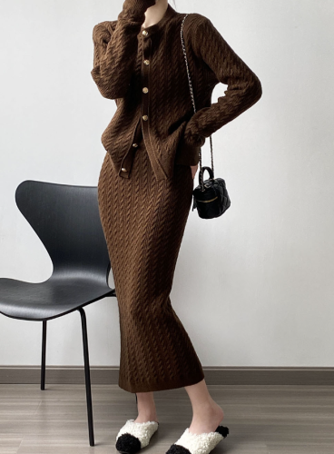 Костюм женский: кардиган и юбка арт. 1545773 Костюм женский: кардиган и юбка арт. 1545773